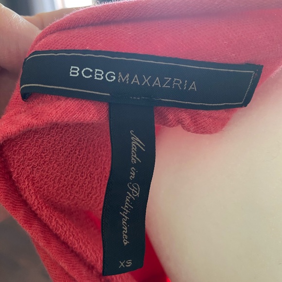 SOLD BCBG crop top with an open back - Picture 5 of 5